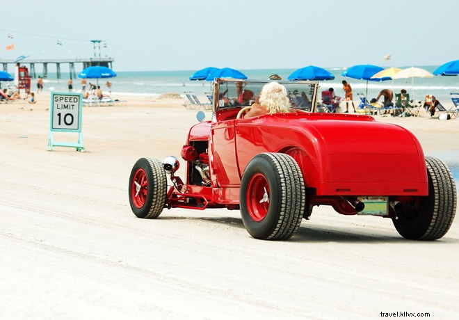 Apa yang Harus Dilakukan di Pantai Daytona:Manatee, Balap Mobil &Bersepeda di Pasir 